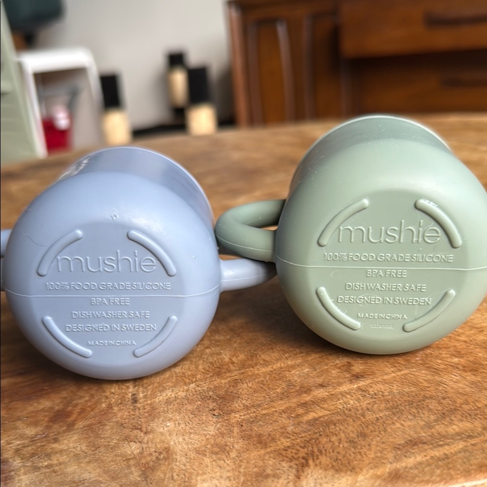 Set of Two Silicone Sippy Cups - Mushie - Picture 2 of 4